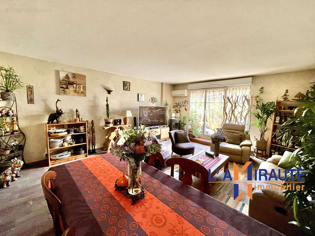 Appartement à HOUILLES