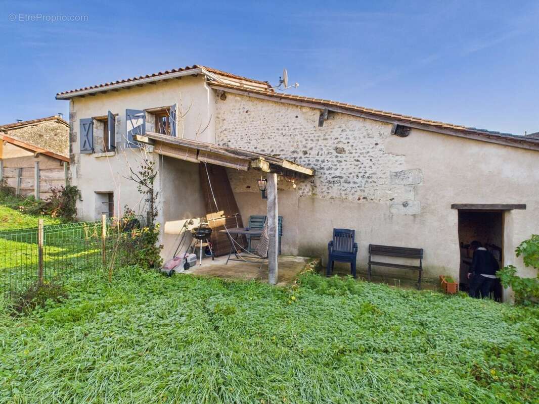 Maison à AUBETERRE-SUR-DRONNE