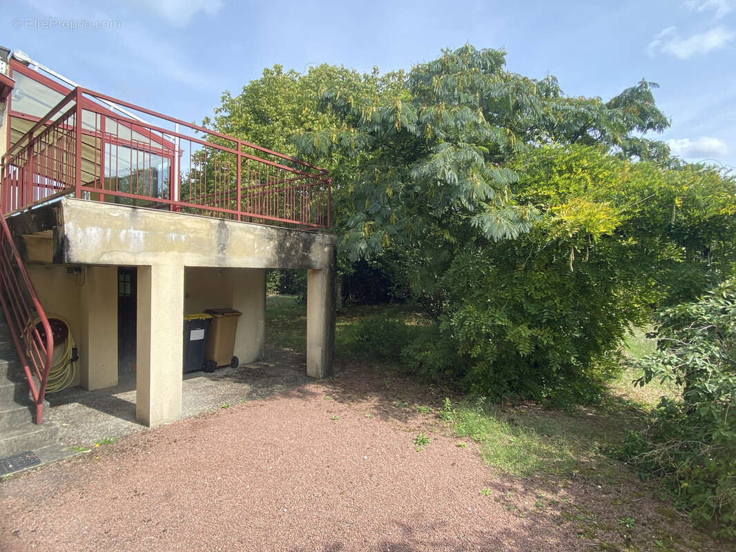 Maison à SAINT-YZAN-DE-SOUDIAC