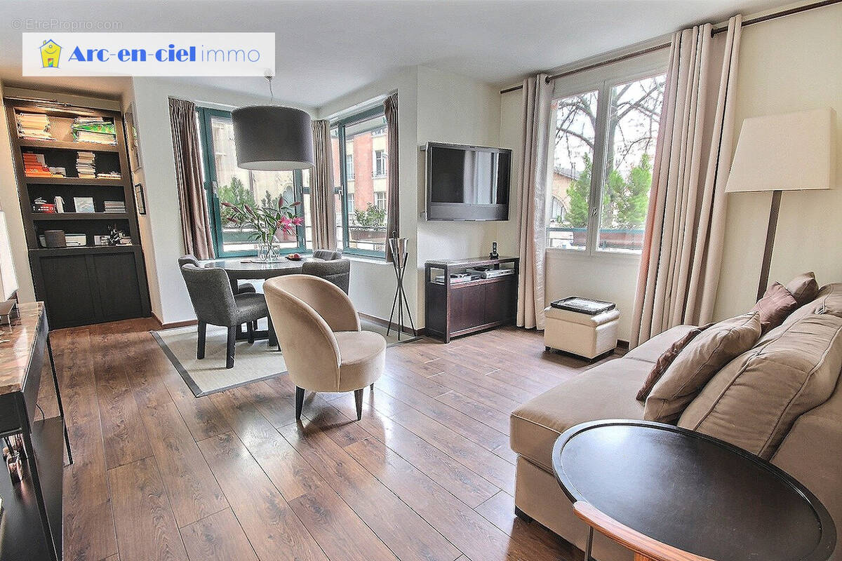 Appartement à PARIS-3E