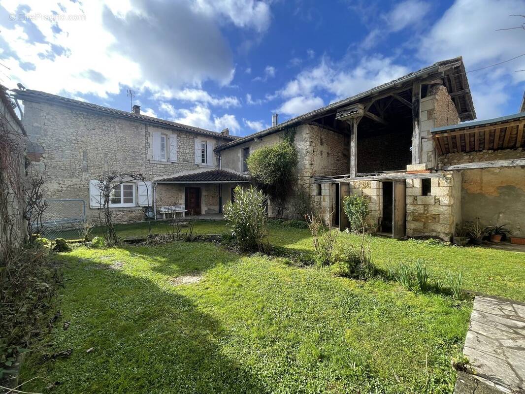 Maison à DEVIAT