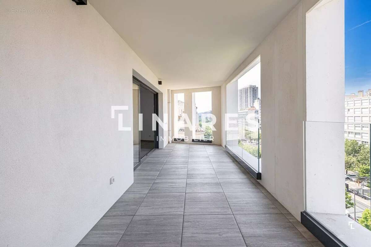 PRADO PRESTIGE - Appartement T4 de 81m2 - Terrasse de 18 m2 - 13008 PRADO - photo 3