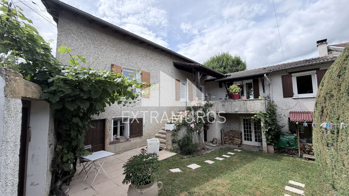 Maison à FLEURIEUX-SUR-L'ARBRESLE