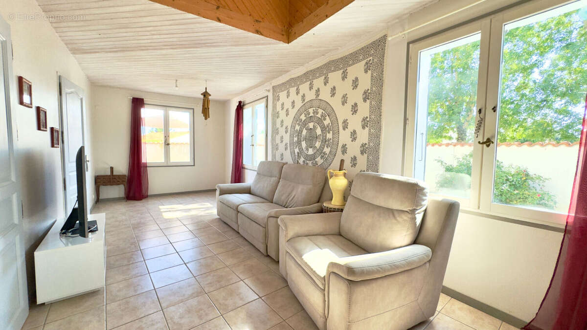 Maison type 4/5 Campagne Rochelaise 131 m2 hab + Grand garage - photo 15