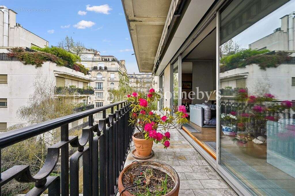 Appartement à NEUILLY-SUR-SEINE