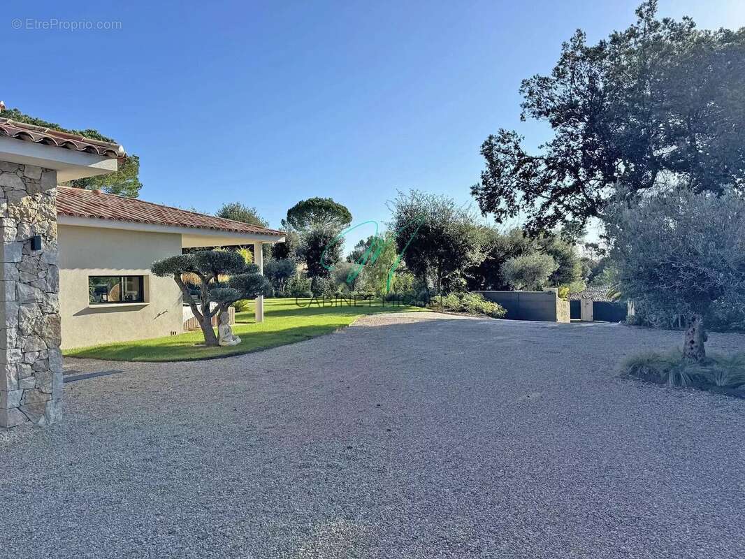 Maison à ROQUEFORT-LES-PINS