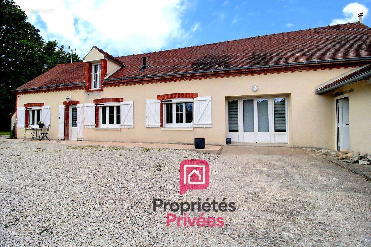 CHEVILLON SUR HUILLARD (45700) - Longère rénovée 130 m² habitables - 4 chambres - Terrain de 2 100 m² - photo 2