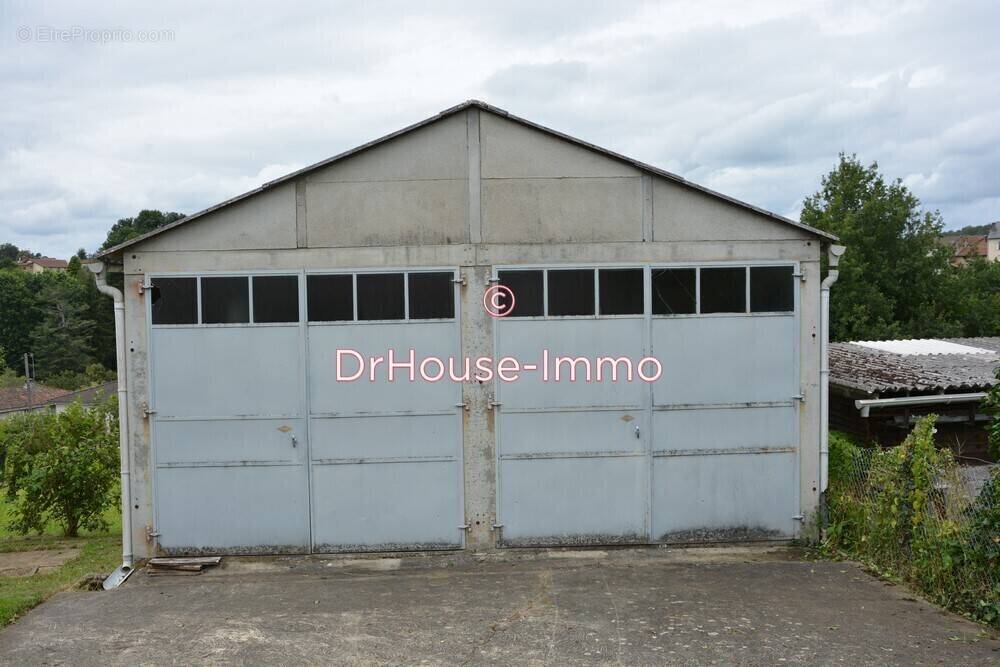 Terrain à AIXE-SUR-VIENNE