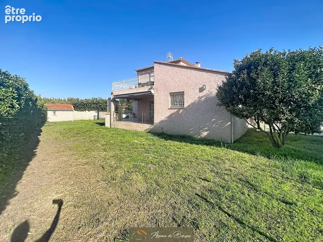 Secteur residentiel - villa 4 faces  99.65 m2 hbts av studio 44.81 independant sur 933 m2 de terrain  - - photo 8