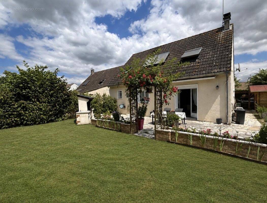 Maison à OZOIR-LA-FERRIERE