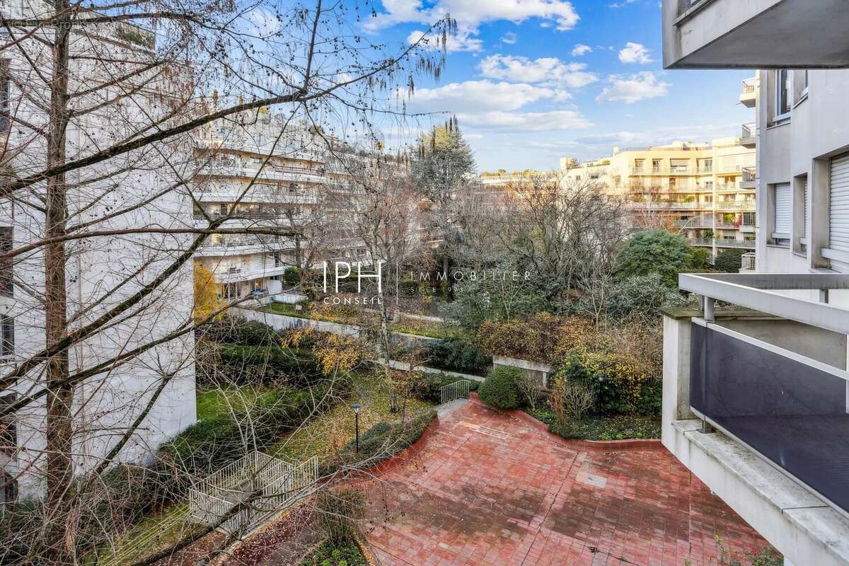 Appartement à NEUILLY-SUR-SEINE