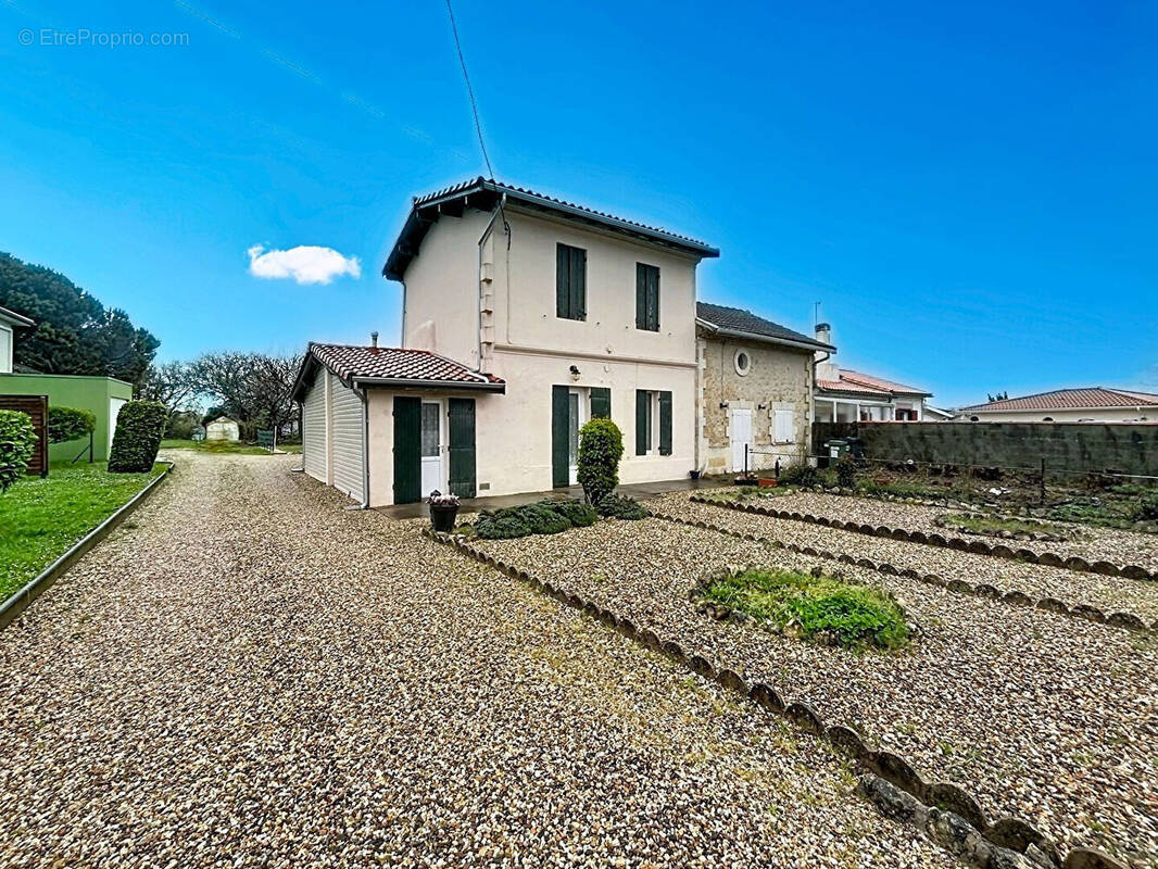 Maison à YVRAC