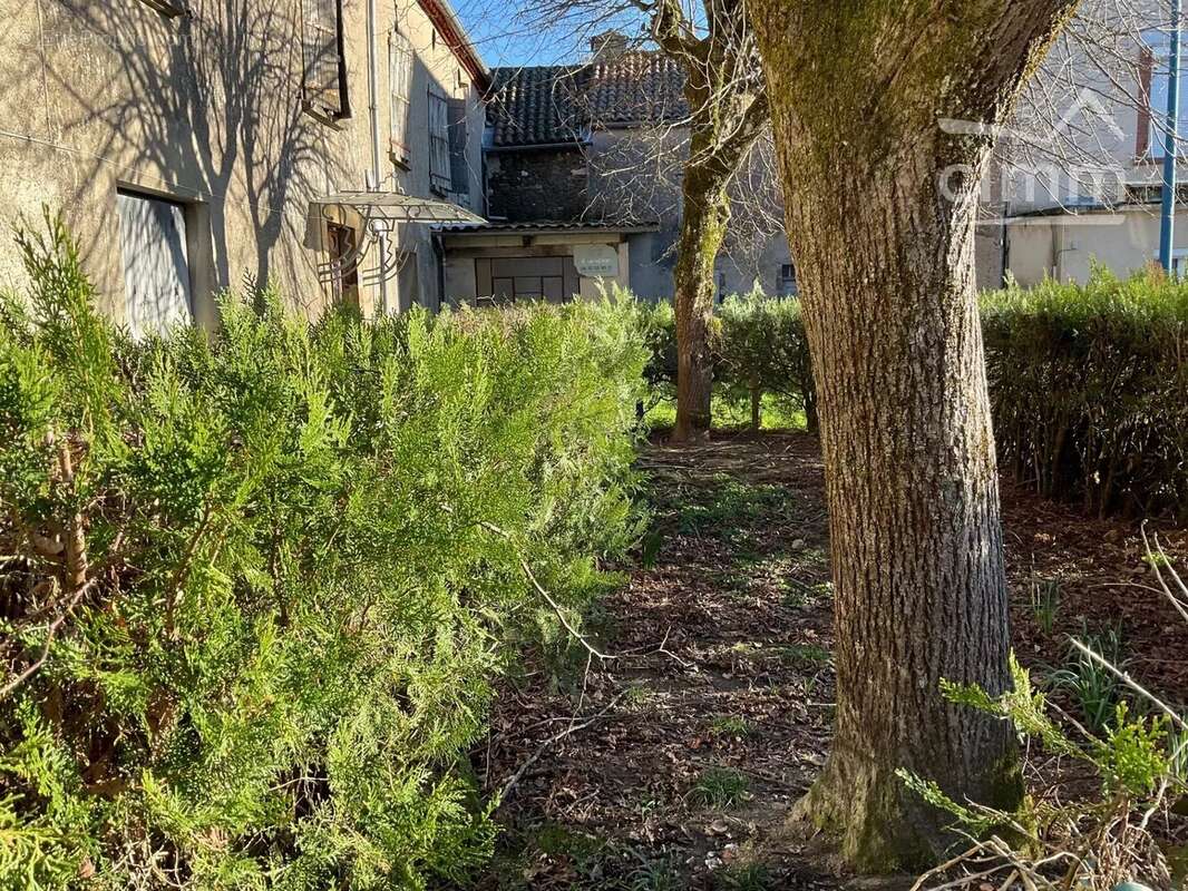 Maison à MIRANDOL-BOURGNOUNAC