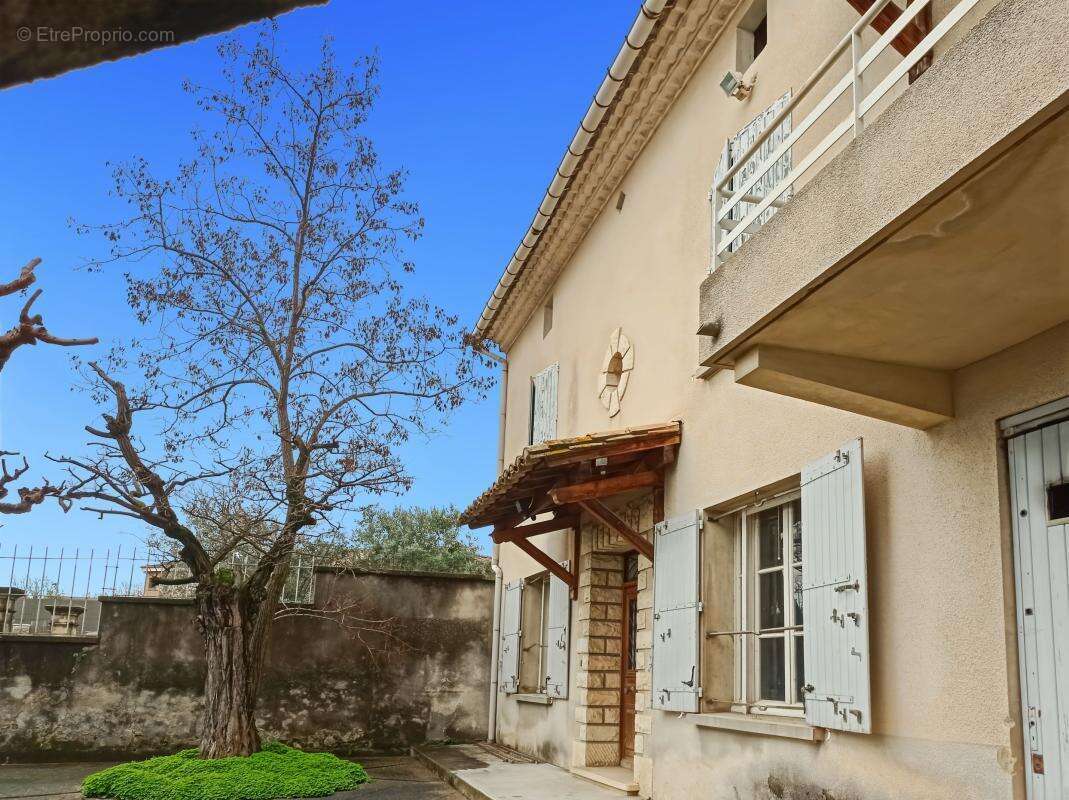 Maison à LAUDUN-L'ARDOISE