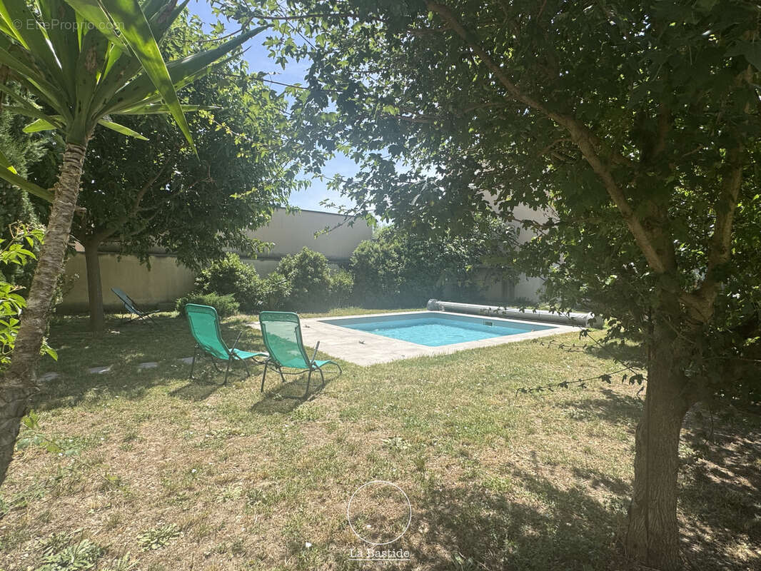 Maison de village en pierre d'environ 250m2 avec jardin, piscine et dépendances   Saint Marcel Les Sauzet - photo 2
