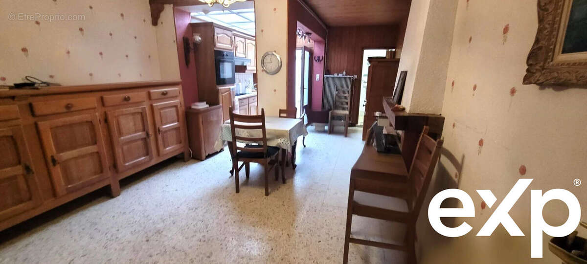 Maison à QUIEVRECHAIN