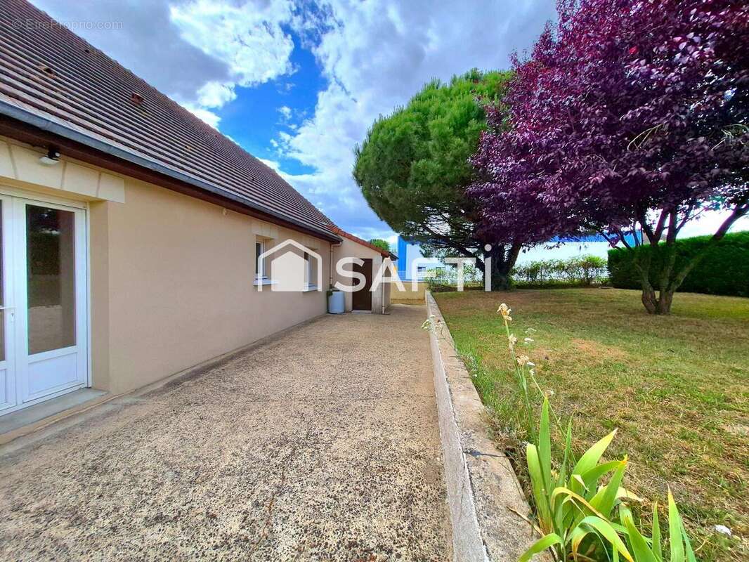 Maison 90 m² à Descartes  - photo 3
