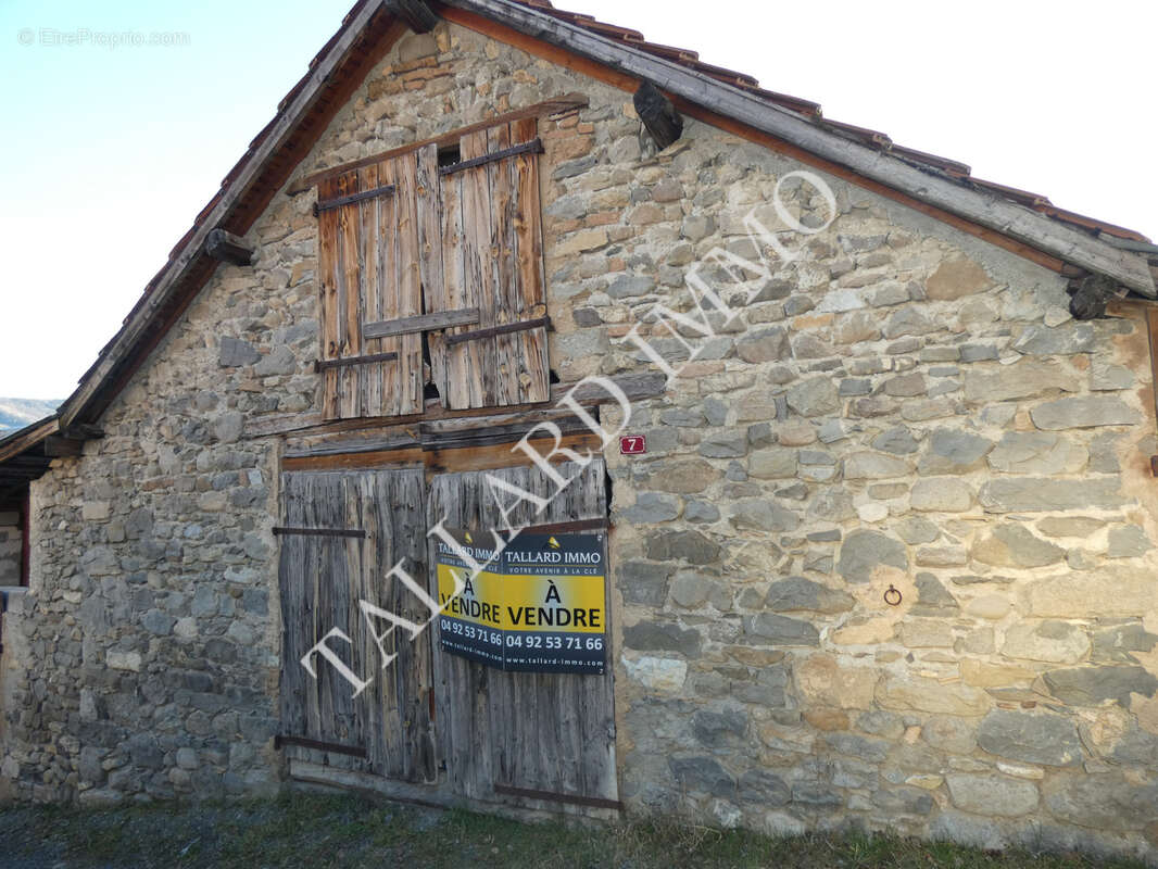 AU CALME !!! Grange en pierres à aménager, avec petit jardin - photo 18