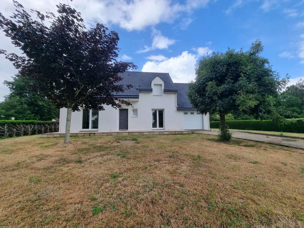 Maison à SAINT-ERBLON
