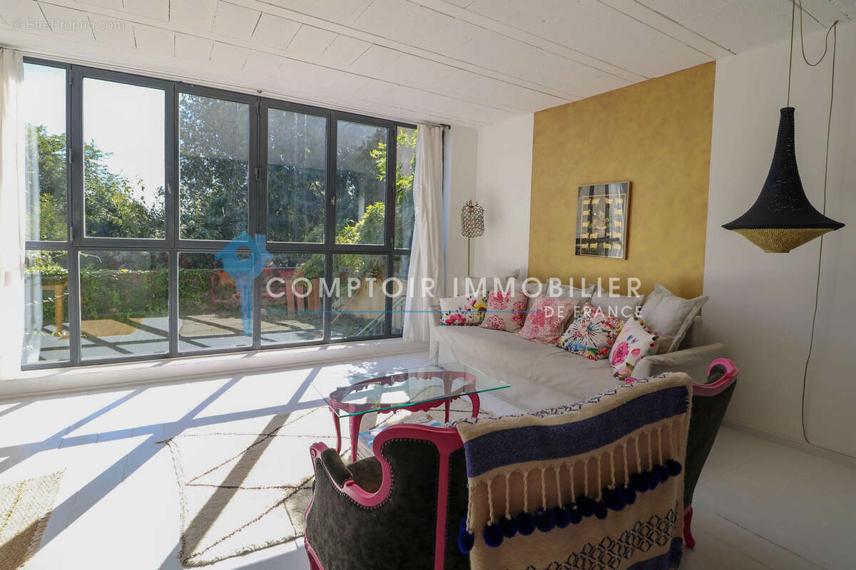 UZES CENTRE PIETON : Maison de ville style loft avec terrasse - photo 12