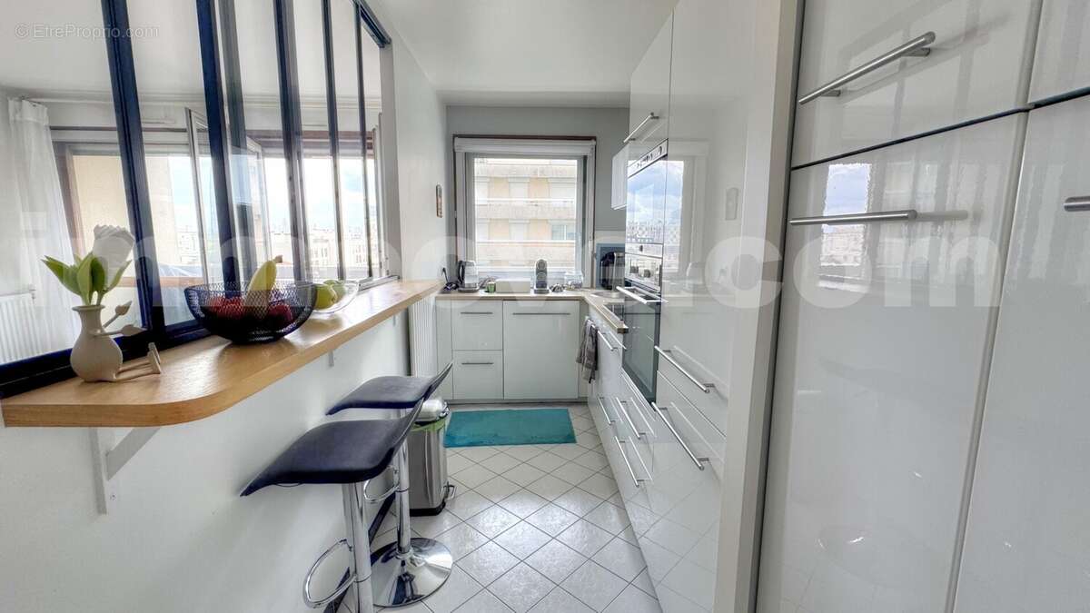 cuisine_Lisse - Appartement à CHARENTON-LE-PONT