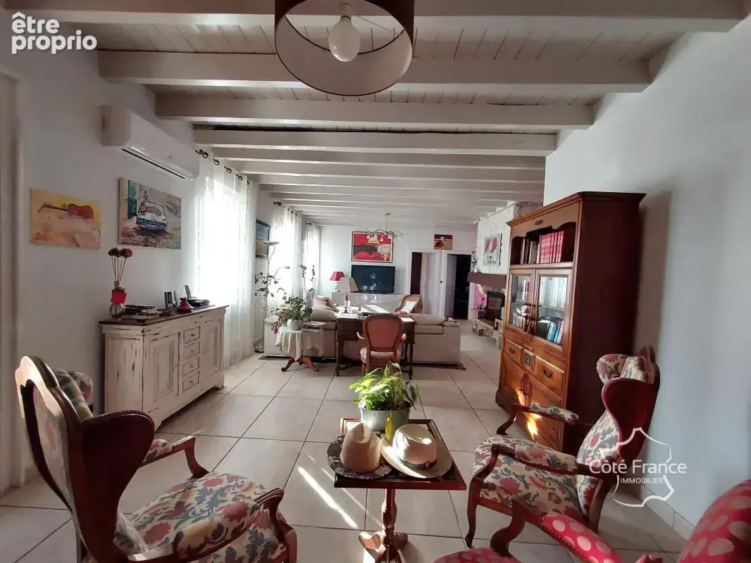 Propriété de 240 m2 avec deux habitations, dépendance, pisci - photo 7