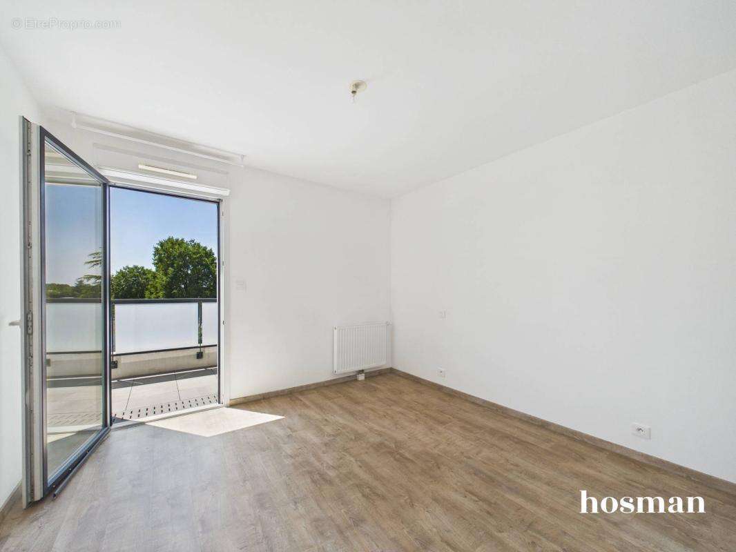 Ravissant appartement T3 de 63,67 m2 au dernier étage, terrasse de 31 m2, 2 places de stationnement et cave - Quartier La Grammo - photo 16