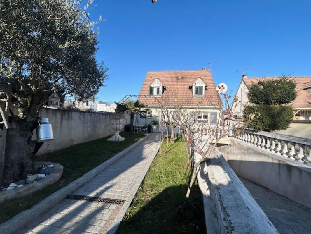 Maison à SARTROUVILLE