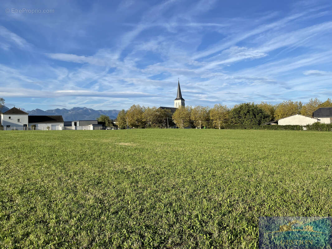 Terrain à NAY