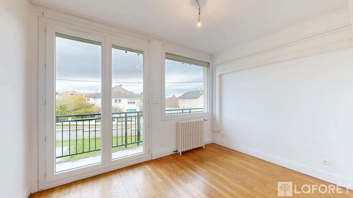 Appartement à YZEURE