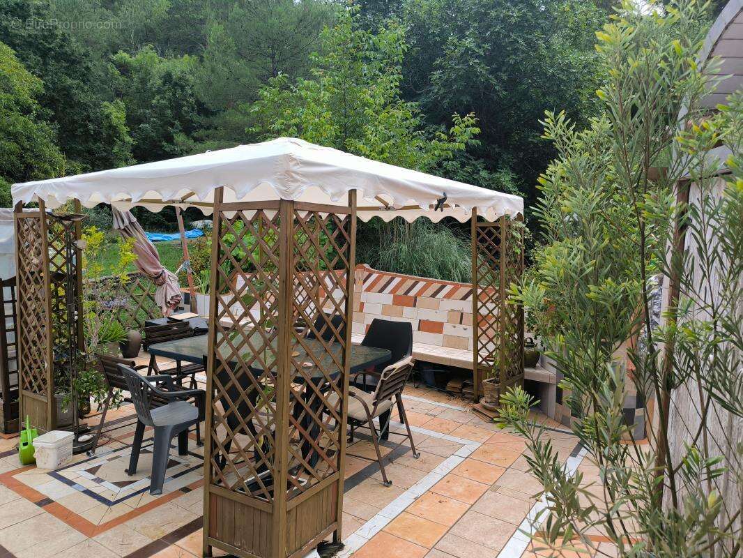 Maison en pierre  de 126 m2 terrain 5781 m2 + dependances+ gite - photo 9