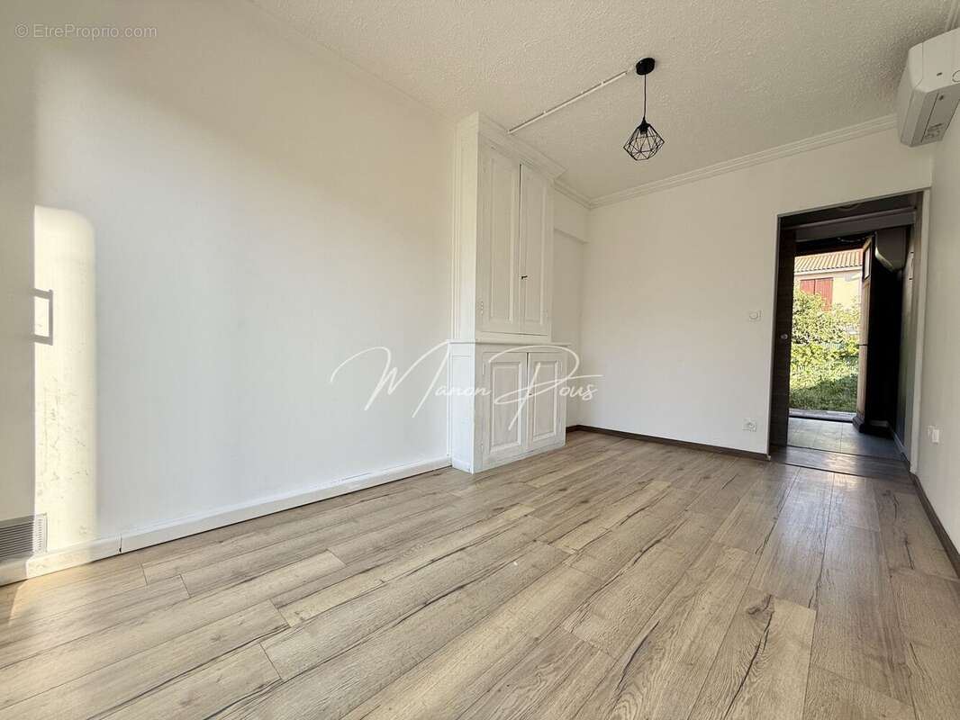 Maison 118 m² à Saint-Esteve  - photo 45