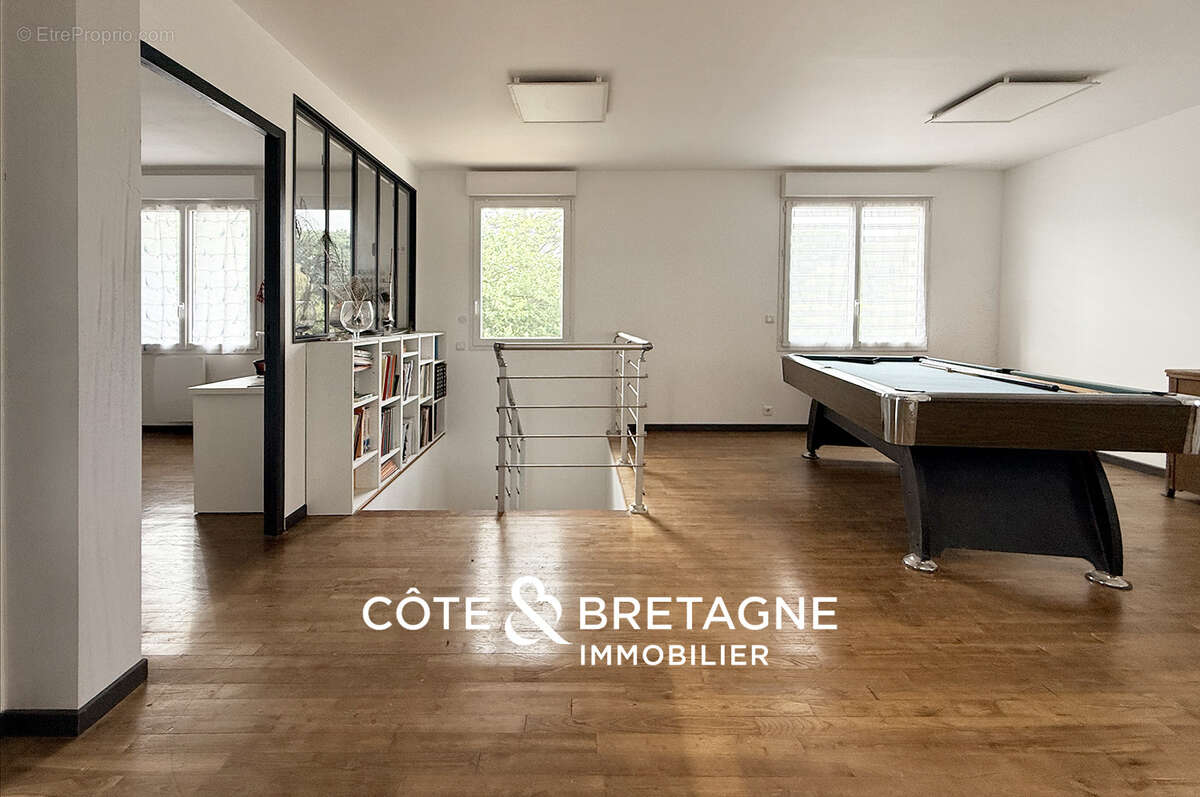 À Pleumeur-Gautier, une maison chaleureuse avec un hangar de 150 m2 aux beaux volumes. - photo 7