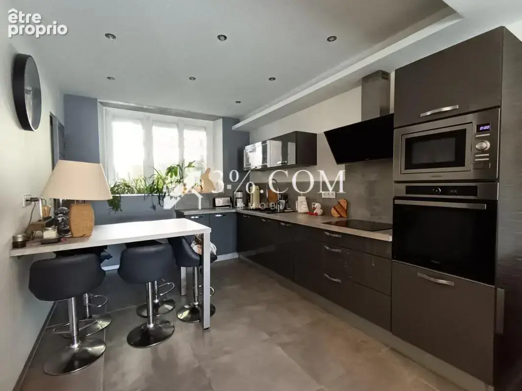 Maison de 76m2 renovee avec garage et place de stationnement - photo 3