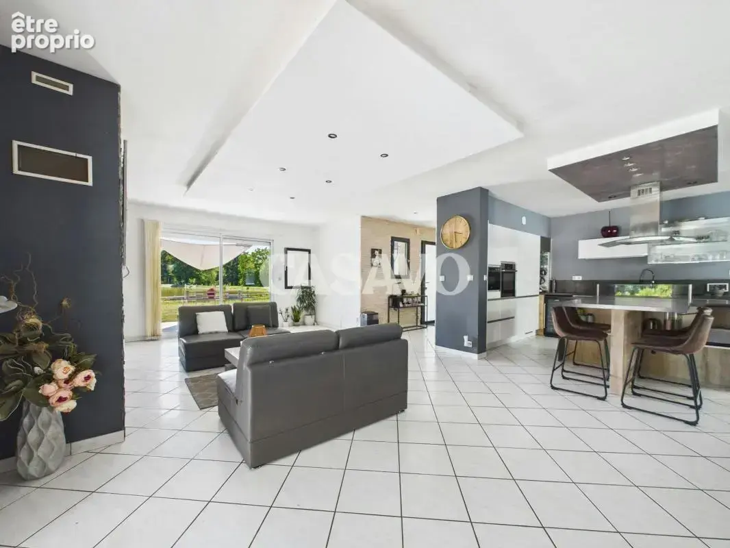 Vente Maison 8 pièces de 189m² - 01330 Sainte-Olive - photo 4
