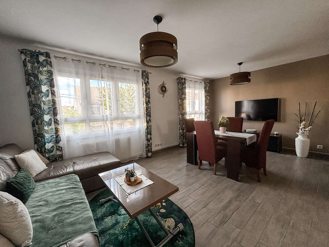 Appartement à SARTROUVILLE