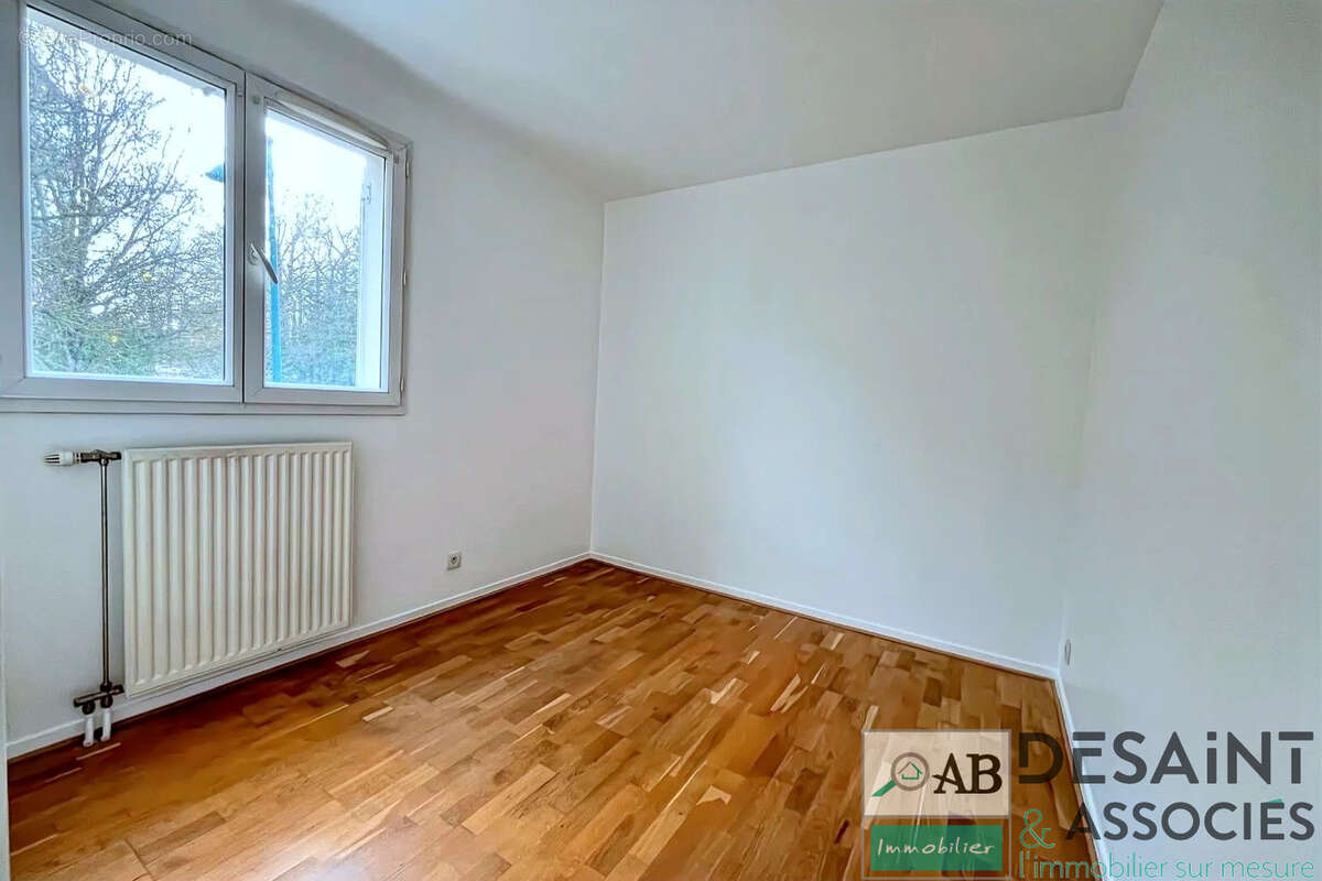 A vendre sur MONTÉVRAIN, appartement type F4 de 75 m2 3 chambres, balcon de 10 m2 et garage. - photo 8