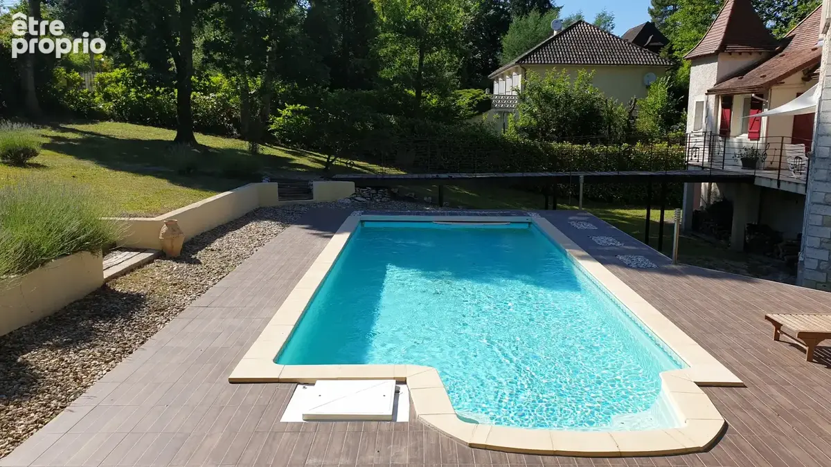 Magnifique propriété de 241 m2 8 Pièces bâti sur un terrain de 2660 m2 - photo 2