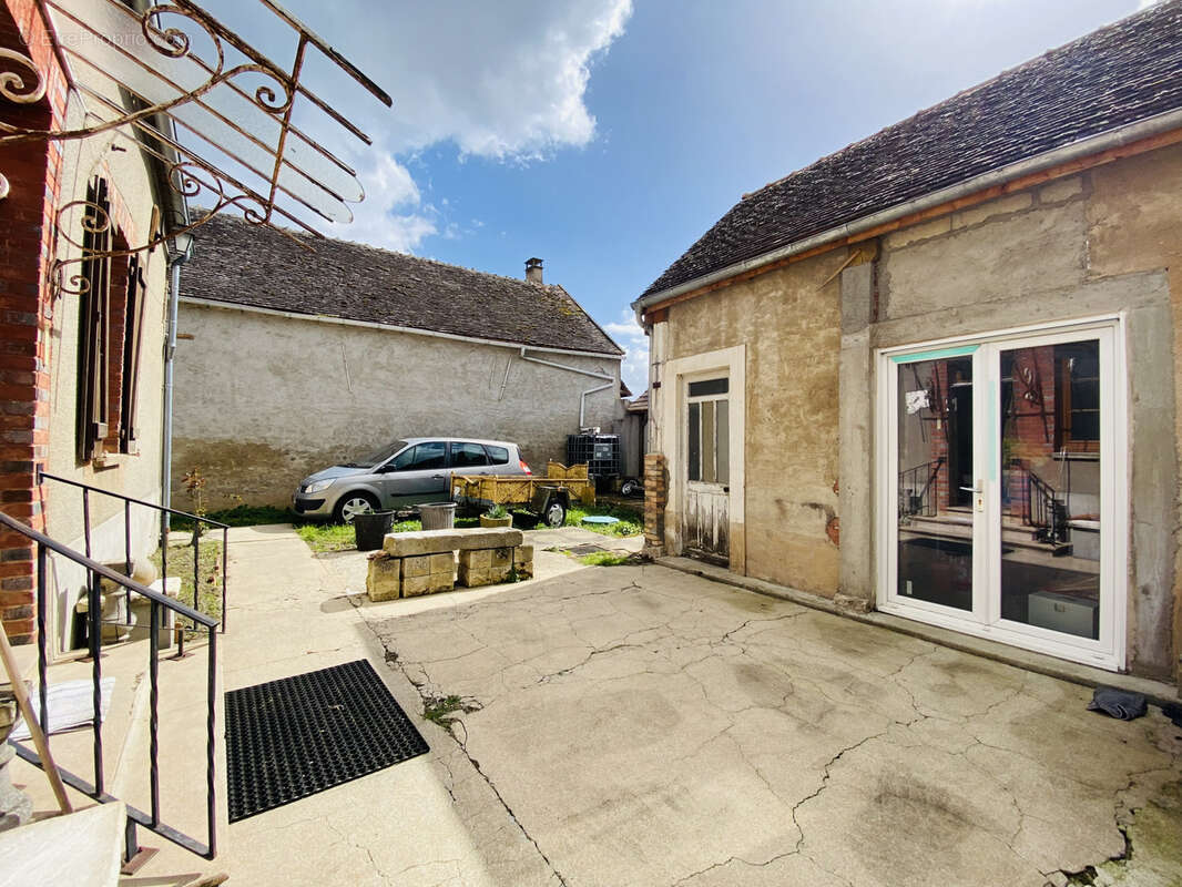 Maison à MONTEREAU-FAULT-YONNE