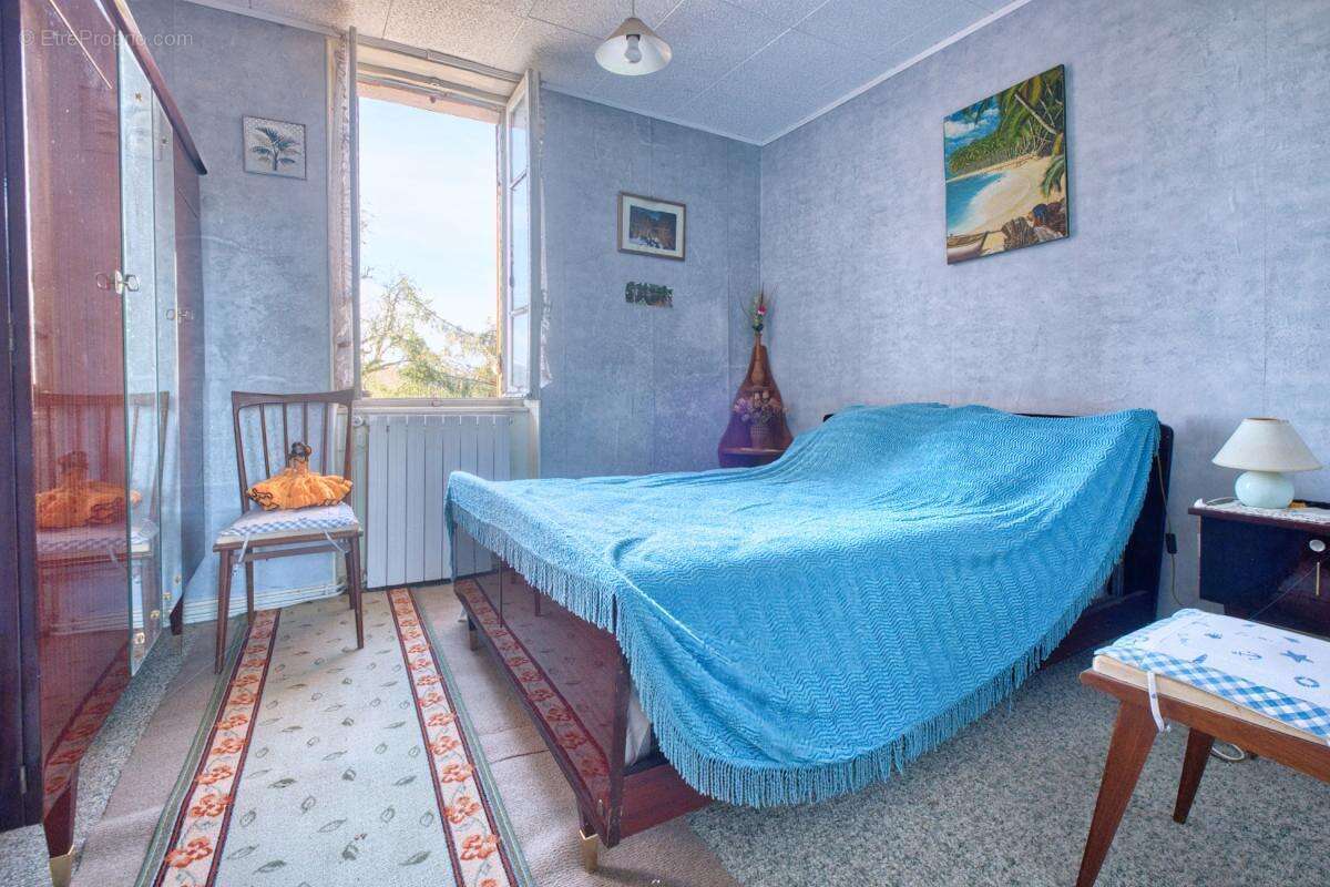 Maison à LA ROCHE-CANILLAC