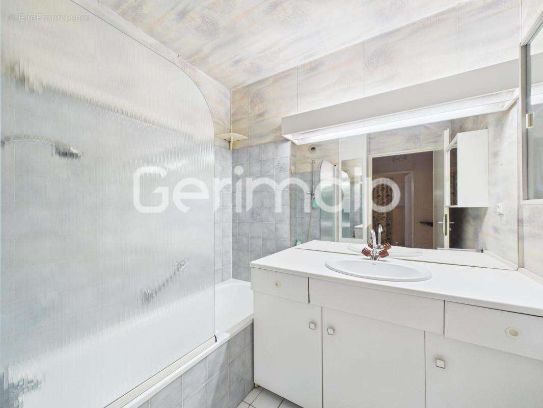 Vente - Appartement - 3 pièces + cuisine - 68,35 m² - 369 000 € - photo 18