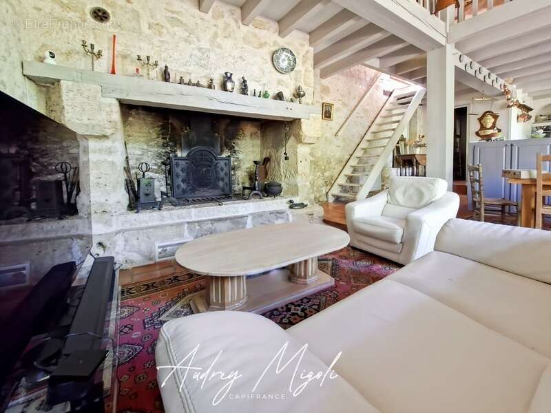 Propriété en pierre 8 pièces, 5 chambres, dépendances, piscine, terrain 7800m² - photo 8