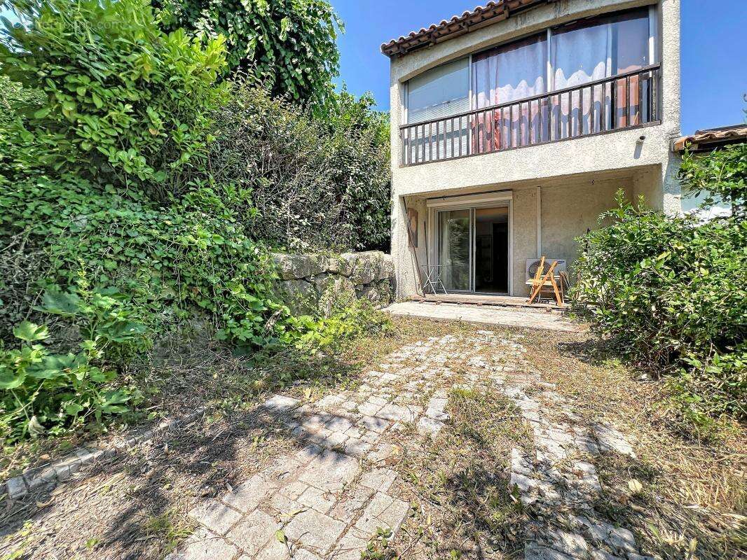 Studio en rez-de-jardin, résidence avec piscine - photo 6