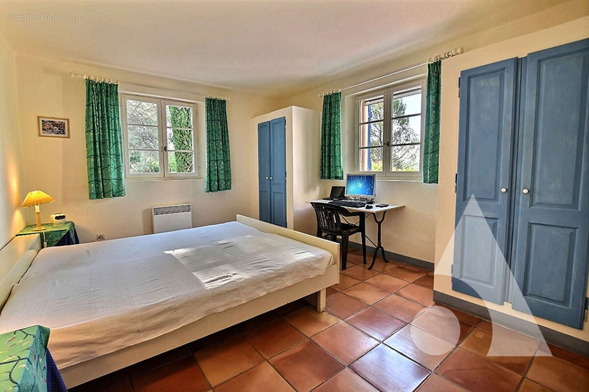 Maison provençale de plain-pied  135 m² avec piscine, double garage et fort potentiel ? Salernes - photo 8