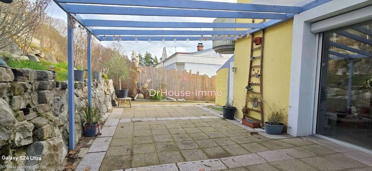 Maison à SAINT-JEAN-BONNEFONDS