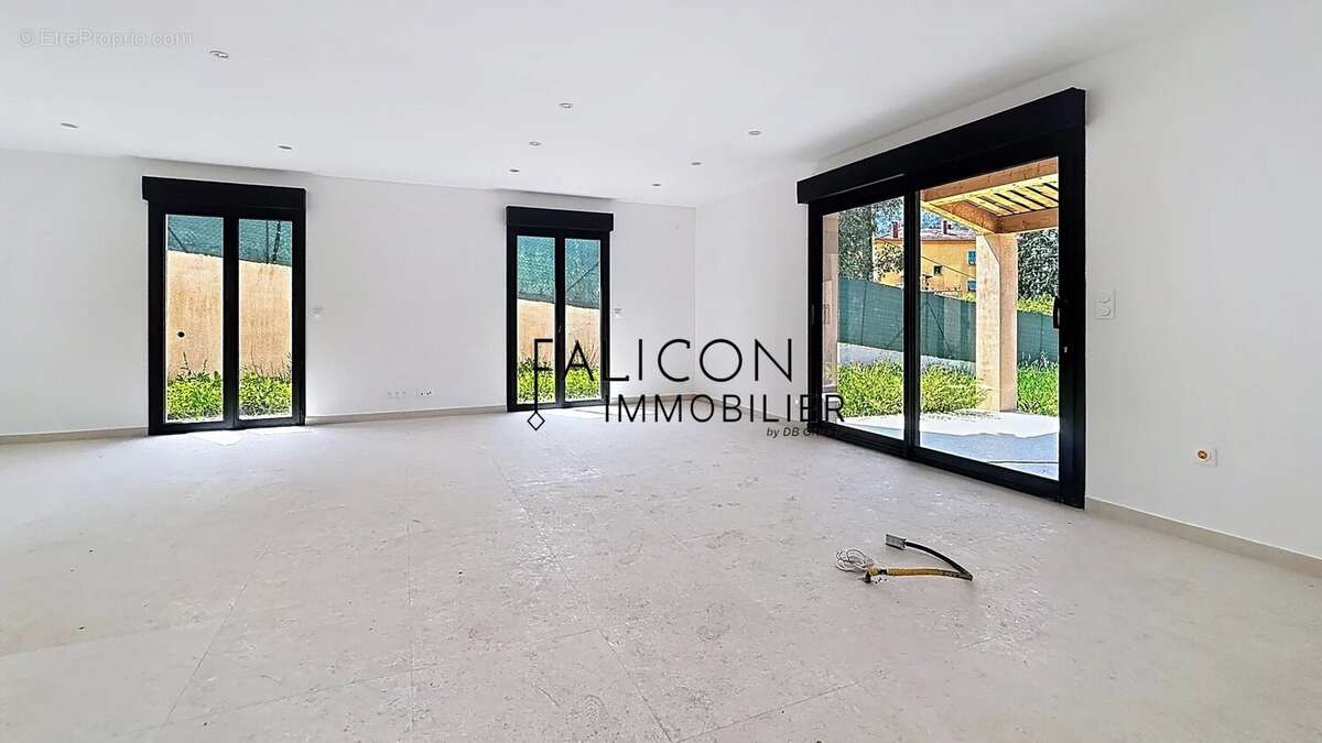 Maison à TOURRETTE-LEVENS