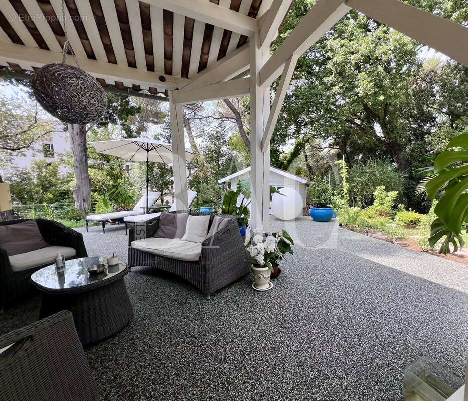 Charmante maison rénovée avec jardin, terrasse et piscine en résidence – Cannes La Bocca - photo 2