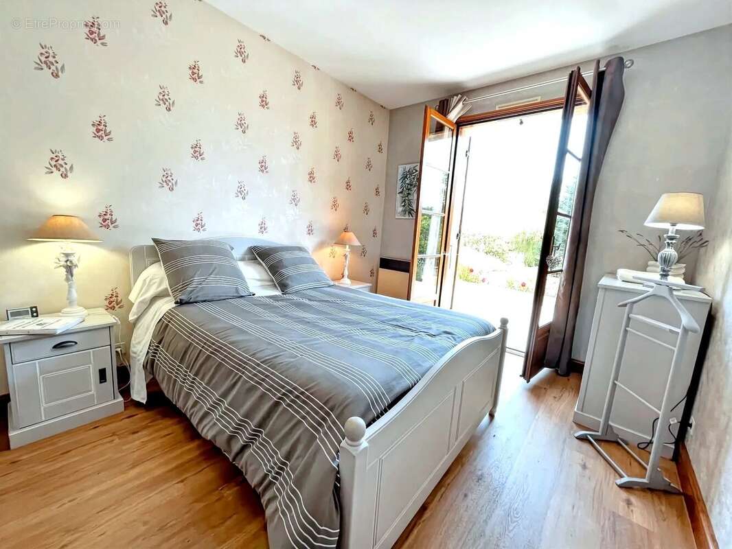 Maison familiale périgourdine contemporaine dans un cadre idyllique - photo 9