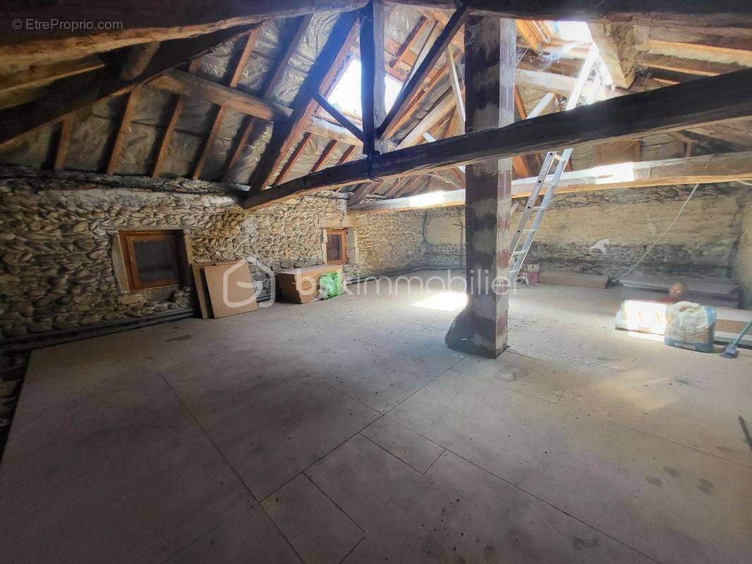 Maison T8 197 m2 terrain 1 ah - photo 10