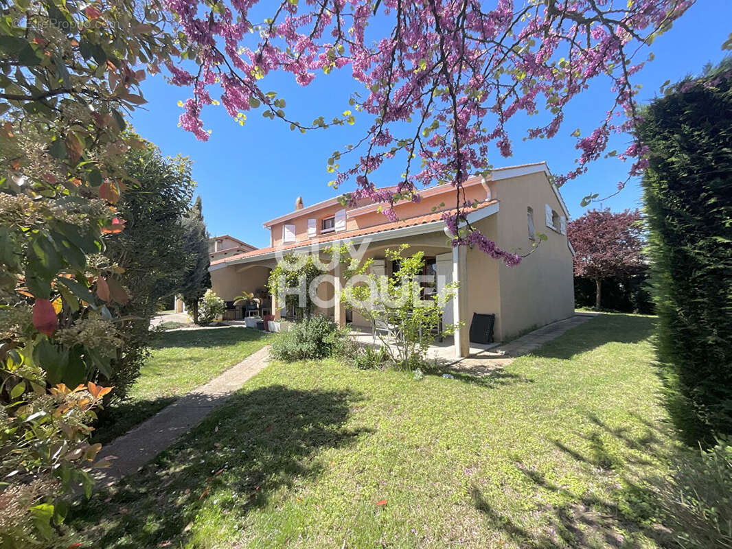 Villeneuve-Tolosane maison familiale  T6 de 138 m2 sur une parcelle d'environ 579 m2 - photo 3